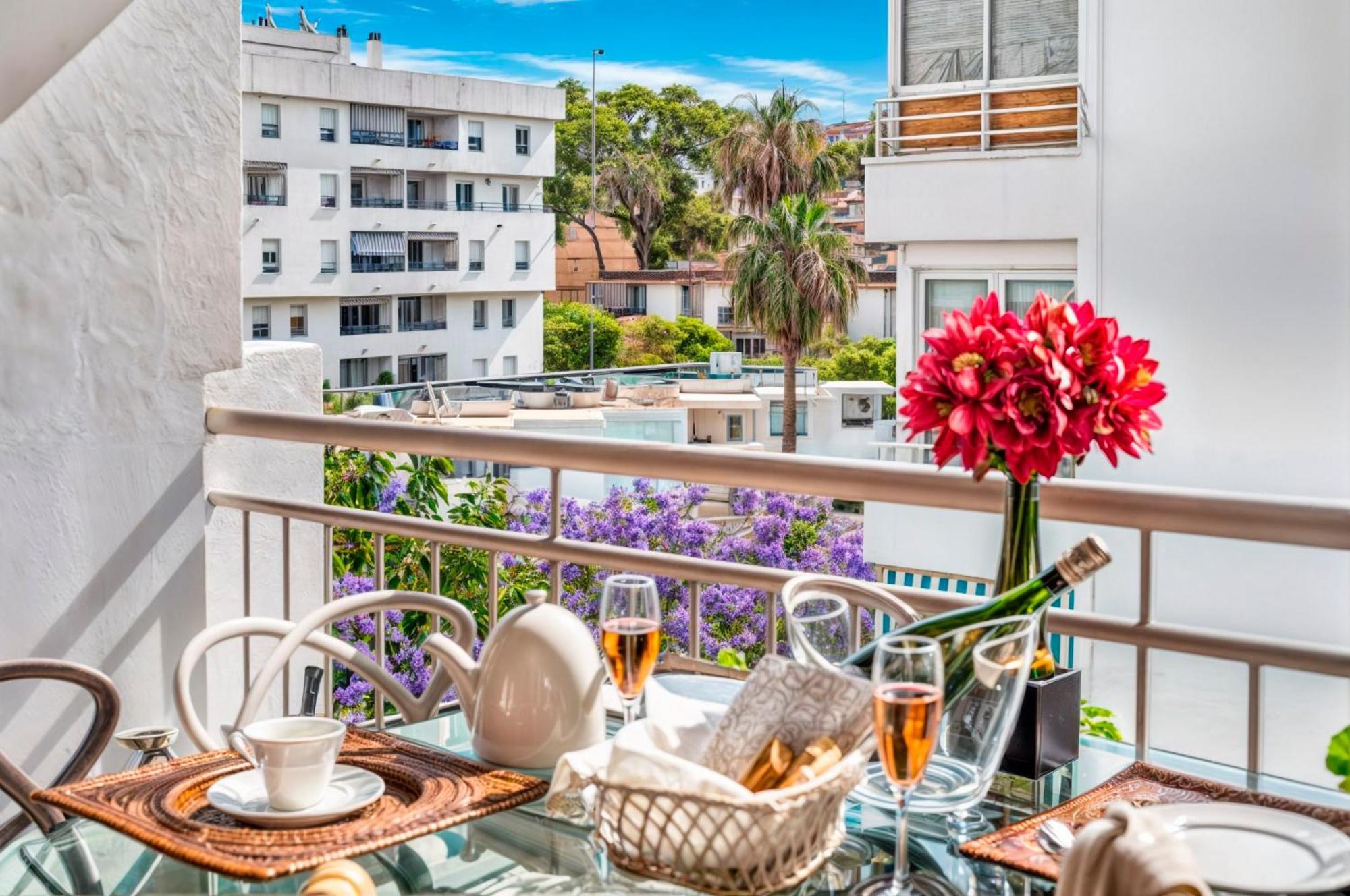 Elegant Marbella Beachside Exterior photo