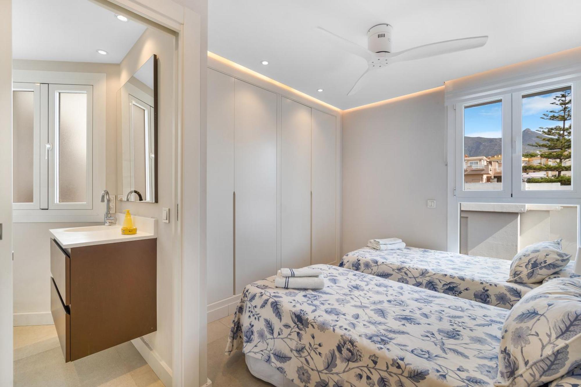 Elegant Marbella Beachside Exterior photo